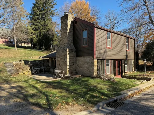 A Comfy Cozy Cottage on Clowney