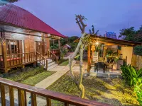 Uma Hostel Lembongan Hotels near تاماريند بيتش