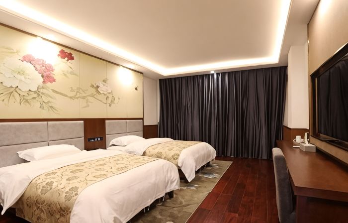 Pingbian Yinfeng Hotel