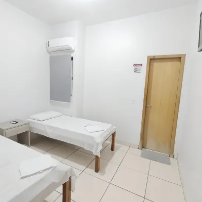 Hotel Oliveira 44 Hotels near Mega Moda Shopping Mall