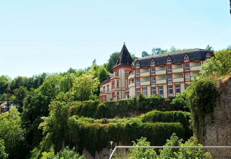 Hotel Schloss Rheinfels - Housity
