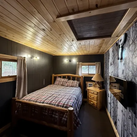 Charming 2-bedroom cabin with WiFi, AC near ATV routes, & Rock Dam Lake.
