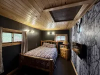 Charming 2-bedroom cabin with WiFi, AC near ATV routes, & Rock Dam Lake.