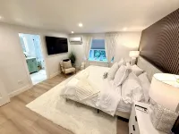 Modern 4BR Escape • w/ Jeep Wrangler • Near Town • Patio, Fire Pit & Hot Tub
