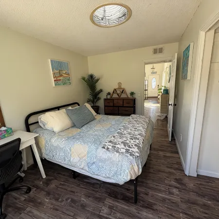 Charming Coastal Getaway!3 Bed 2 Bath with 3 Private Yards. Clean. Dog Friendly.