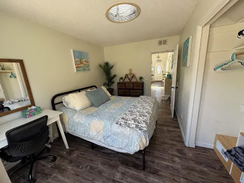 Charming Coastal Getaway!3 Bed 2 Bath with 3 Private Yards. Clean. Dog Friendly.