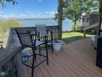 Private Lakefront! New May - June Savings. AC, Kayaks, Fishing, Pontoon Optional