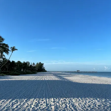 New on VRBOHouse in the heart of Olde Naples. Walk to beach, 5 Ave and Cambier!