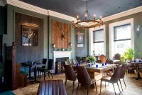 The Royal Hotel - Parking