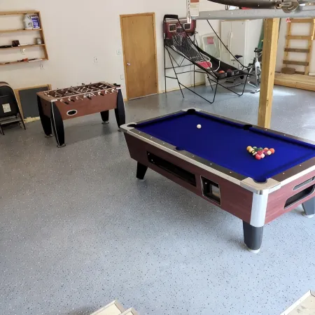 Cozy & Spacious 6 Bedroom house with a GAMEROOM