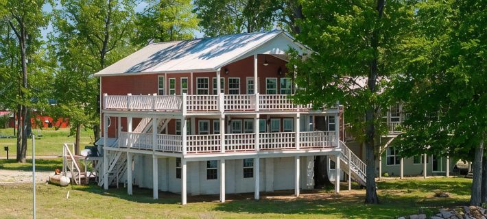 A Gem on the Beautiful Tennessee River: Perfect for gatherings and Retreats Hotels in Hardin County