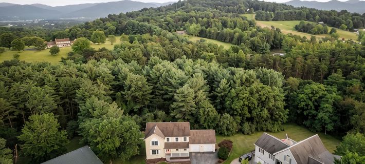 Epic Family Stay - 40' Putting Green, Theater, Hot Tub, Sauna マッサヌッテンのホテル