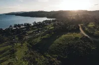 Little Roaring Beach Shack - cosy beachside retreat, Dover, Huon Valley.