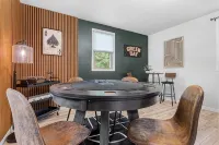 Gatsby Hideaway:  Boutique stay less than a mile to Lambeau Field - 3-Star