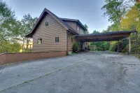 Charming 4-bedroom chateau with WiFi, fitness room in lovely Dillard. - 4-stjärniga