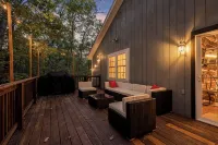 Spacious Getaway: Nature, HotTub, GameRoom & Dogs