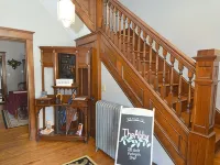 4-bedroom house in historic Berkeley Springs with AC, WiFi & Hot Tub Hotels in Berkeley Springs