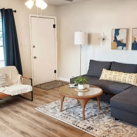 Cozy 2 Bedroom with Mid-Century & Farmhouse Vibes Hotels in Uintah County