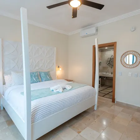 Beachfront Condo |2 Pools & Private Beach |8 Guest