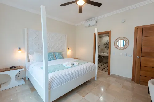 Beachfront Condo |2 Pools & Private Beach |8 Guest