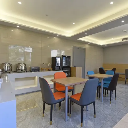 7Days Inn Hotel (Heze Xin Caozhou Wuxiao)