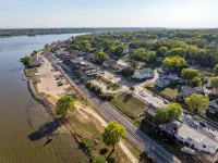 The LeClaire River Chateau - Wifi