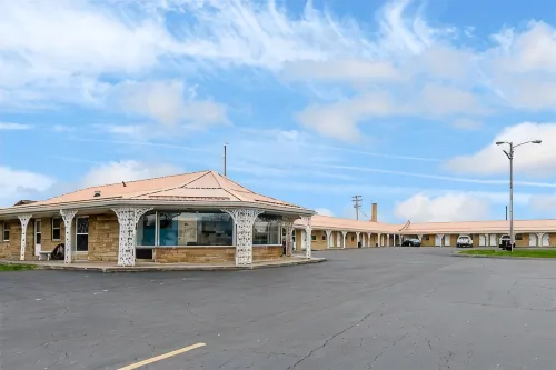 Highway Inn - 2-Star