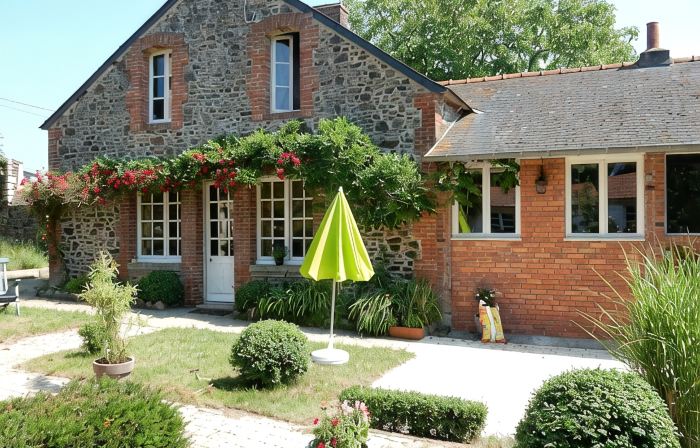 Seaside house in large enclosed garden in Binic