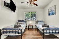 Magnolia Peaceful Vibes + Cozy Near Hospital Lemoore Base and centrally located