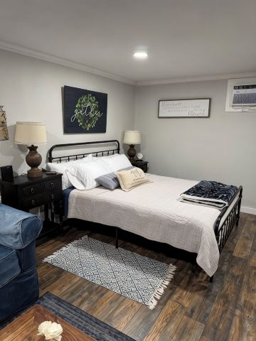 Unwind@839 says it all! Charming cottage in Lodi, a wine country destination.