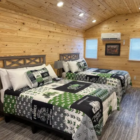 Cabin Unit 2 of 6 with 1 bedroom and WiFi, AC in serene Paige