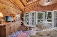 1940s Cottage Stunner Large Studio w/loft feel dog friendly - Homestays