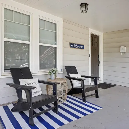 Craftsman Bungalow W/ King Beds & Stocked Kitchen.