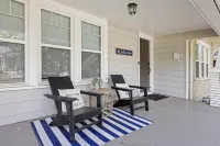 Craftsman Bungalow W/ King Beds & Stocked Kitchen.