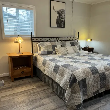 Always In Season Ski In/OutCozy getaway just steps away from Omas Meadow