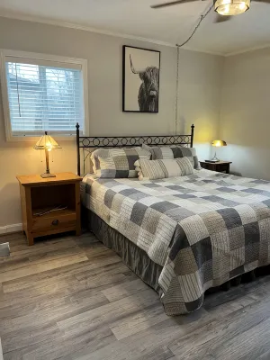 Always In Season Ski In/OutCozy getaway just steps away from Omas Meadow