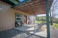 Renovated Barn Home on Private Estate • Near Skiing & Scenic Views - 4 stjerner