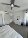 Beachfront Ultra Luxury - New Modern 2 Bed/2.5 Bath - شرفة