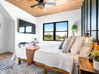New Mtn View Cabin with Hot Tub and Games Hotels in Bethel