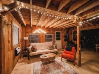 Cabin on a private lake + RV hookup. Surrounded by trails, lakes, and wildlife - Alphydda