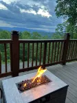Enjoy the mountain view @ Panoramic Point a modern cabin w/Hot Tub+Wifi+Gameroom - con vistas a la montaña