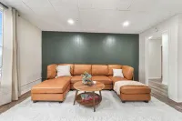 The Cozy Emerald Stay 5 Minutes to Downtown - Boutique