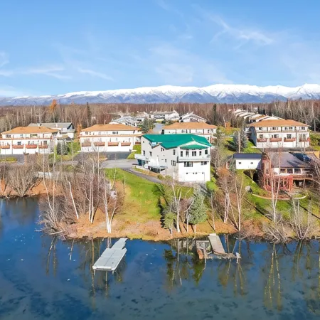 Cozy 2-bedroom condo in charming Wasilla with WiFi