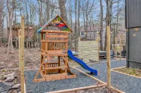 Poconos FUN! Hot Tub, Fire Pit, Game Room, Arcade - Homestays