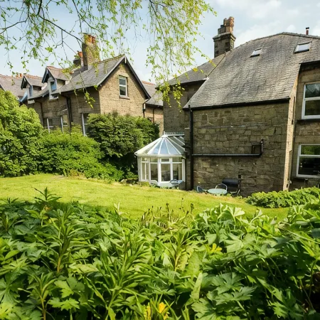Spacious stylish house for group stays in beautiful Buxton, pet friendly.