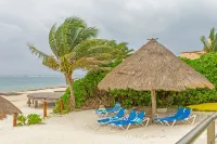 Beachfront Puerto Morelos Condo, Ground Floor, Pool, Rooftop Views, Walk to Town
