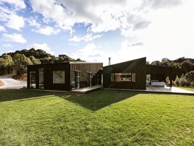 Modern Raglan Hideaway
