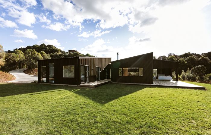Modern Raglan Hideaway