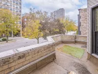 LakeHouse with Rooftop and Views of Lake. Hotels near Bronzeville Children's Museum
