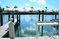 New Listing!  East facing home on widest water canal! Beautiful, cool sunrises! - Homestays